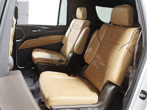 Used 2023 Cadillac Escalade ESV Premium Luxury image 33