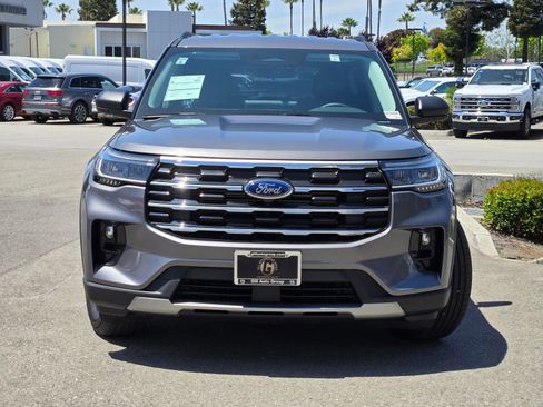 Certified 2025 Ford Explorer Active w/ Active Comfort Package RWD image 2