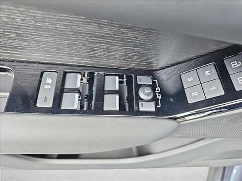 New 2026 Land Rover Range Rover Velar Dynamic SE image 27