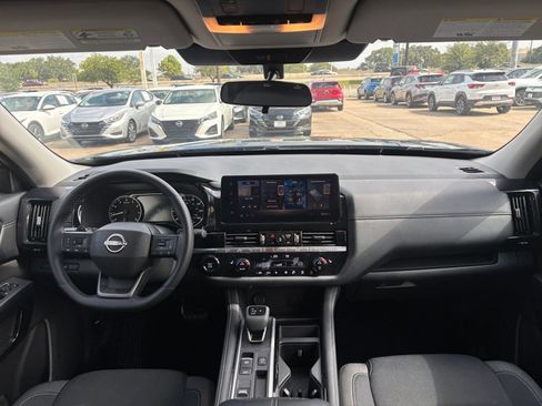 Used 2026 Nissan Pathfinder SV FWD image 36