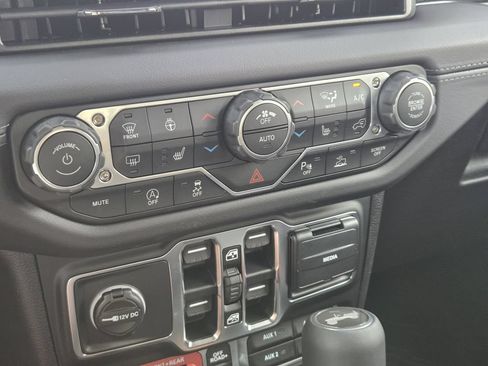 New 2026 Jeep Wrangler Unlimited Rubicon AWD/4WD image 18