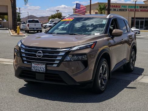 Used 2024 Nissan Rogue SV w/ SV Premium Package FWD image 34
