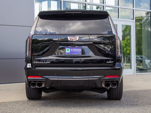 Used 2025 Cadillac Escalade V AWD/4WD image 9