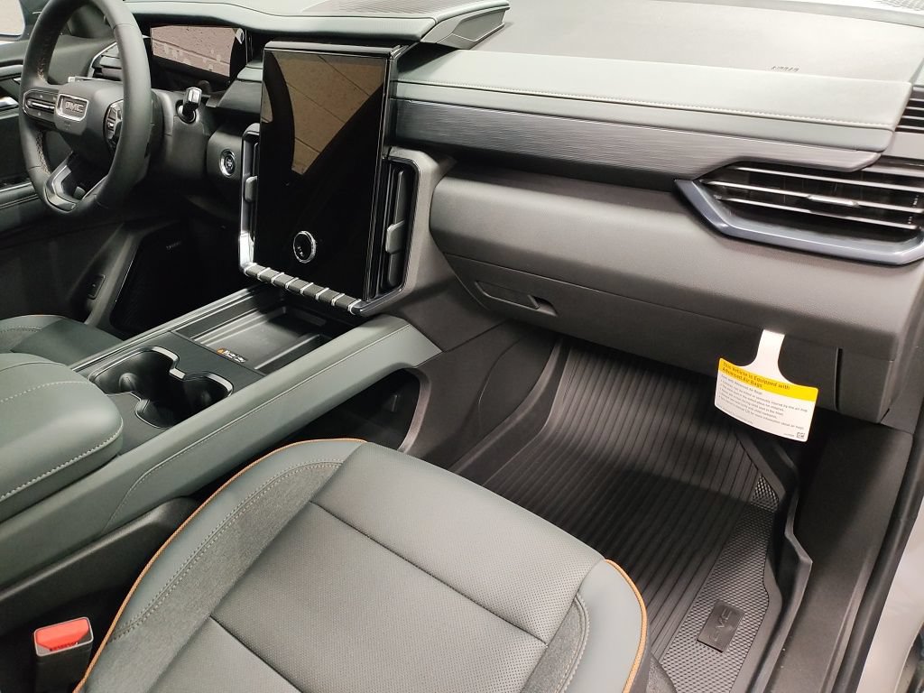 New 2026 GMC Acadia AT4 w/ LPO, Floor Liner Package AWD/4WD image 8