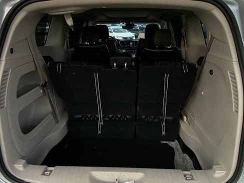Used 2023 Chrysler Pacifica Limited FWD image 13