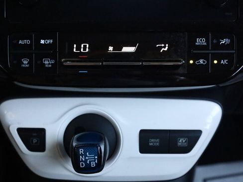 Used 2017 Toyota Prius Two FWD image 38