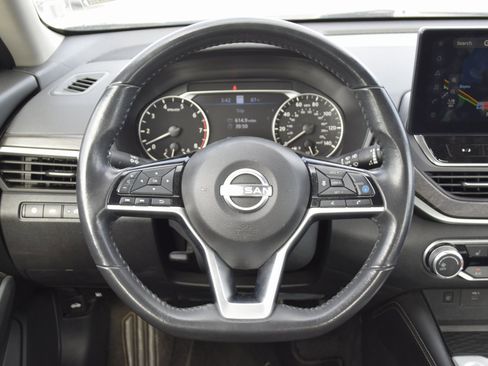 Used 2023 Nissan Altima 2.5 SV w/ SV Premium Package image 12