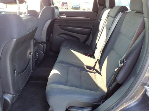 Used 2015 Jeep Grand Cherokee Laredo w/ Quick Order Package 23E AWD/4WD image 9