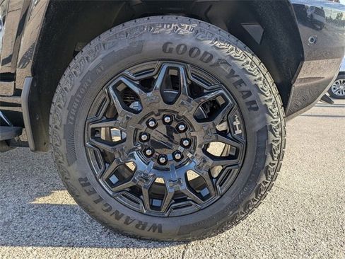 New 2025 GMC Hummer EV 2X image 12