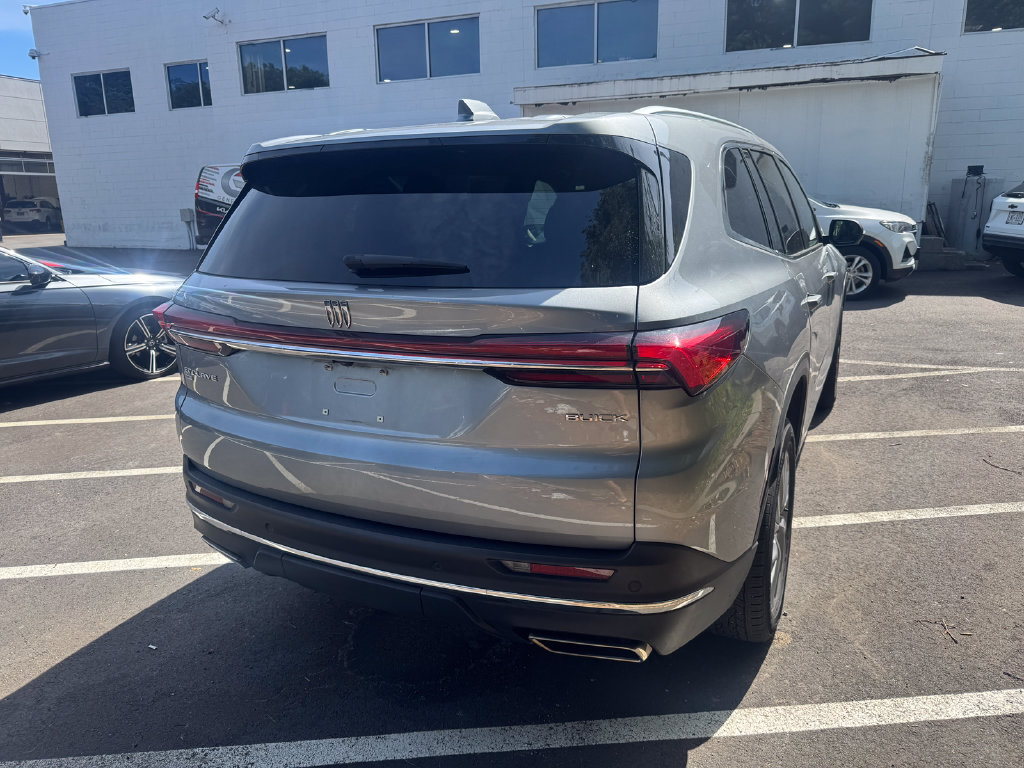 Used 2025 Buick Enclave Preferred AWD/4WD image 3