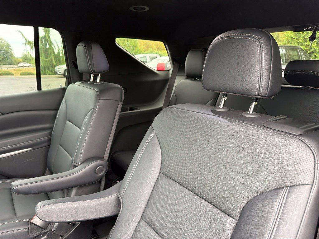 Used 2026 Chevrolet Traverse LT AWD/4WD image 14