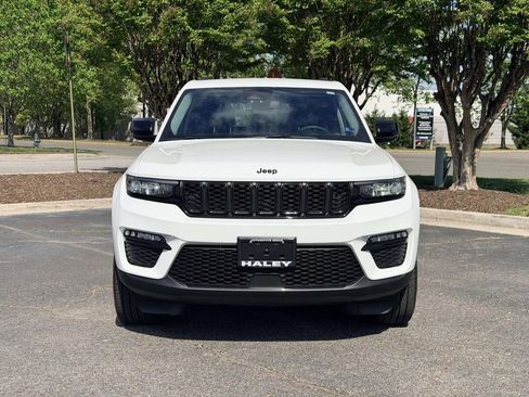 Used 2023 Jeep Grand Cherokee Limited w/ Black Appearance Package image 24