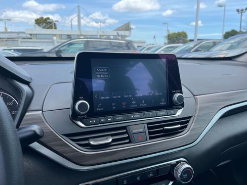 Used 2025 Nissan Altima 2.5 SV FWD image 20