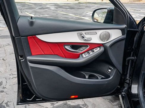 Used 2021 Mercedes-Benz GLC 300 4MATIC image 9