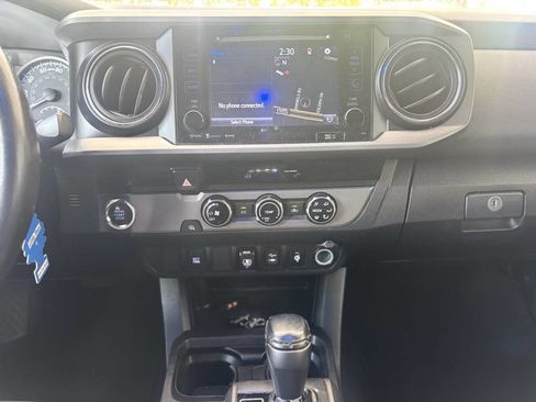 Used 2018 Toyota Tacoma TRD Sport image 17