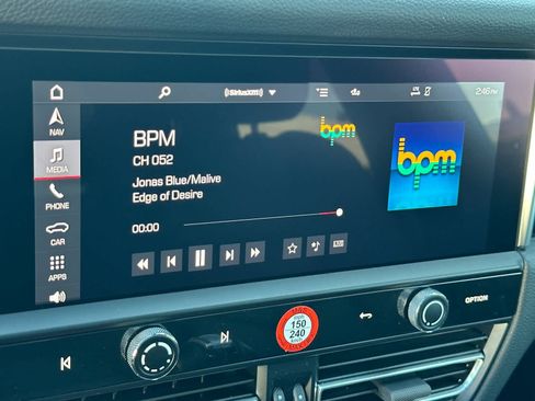 Certified 2025 Porsche Macan AWD/4WD image 20