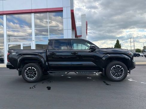 Certified 2025 Toyota Tacoma TRD Sport AWD/4WD image 8