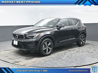 Used 2024 Volvo XC40 B5 Core video 1