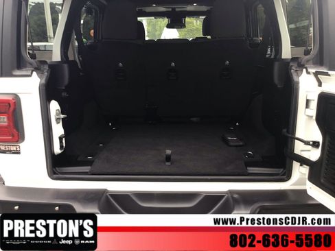 Used 2025 Jeep Wrangler Unlimited Rubicon AWD/4WD image 26
