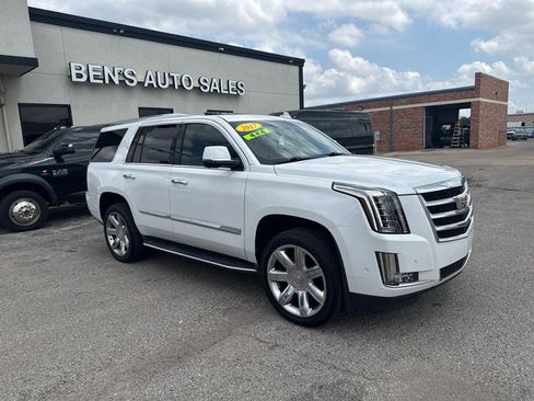 Used 2017 Cadillac Escalade Luxury AWD/4WD image 4