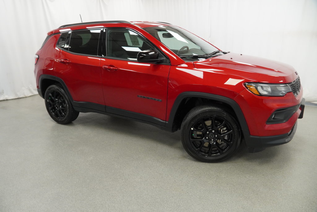 Used 2026 Jeep Compass Latitude AWD/4WD image 14
