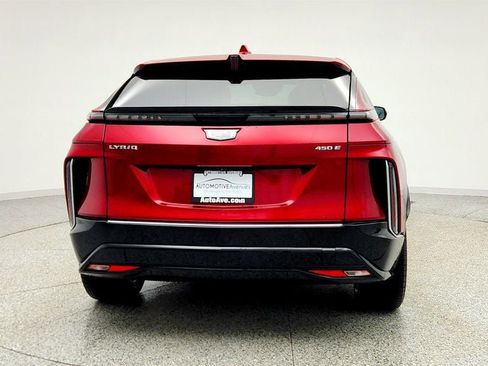 Used 2024 Cadillac Lyriq Luxury image 6