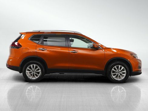Used 2018 Nissan Rogue SV w/ Premium Package image 6