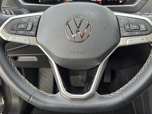 Certified 2023 Volkswagen Tiguan SE FWD image 24