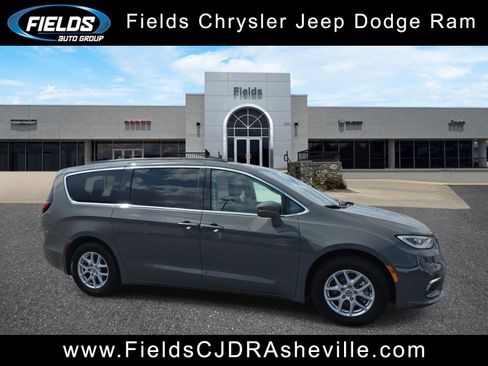 Used 2022 Chrysler Pacifica Touring-L image 1