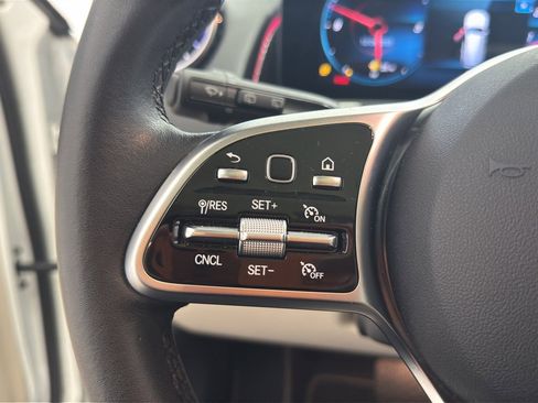 Used 2023 Mercedes-Benz GLB 250 image 12