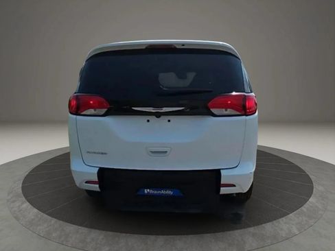 Used 2023 Chrysler Voyager LX FWD image 5