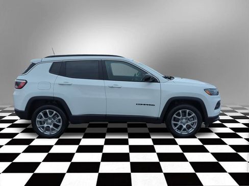 Used 2024 Jeep Compass Latitude image 6