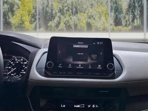 Used 2025 Nissan Rogue SV FWD image 16