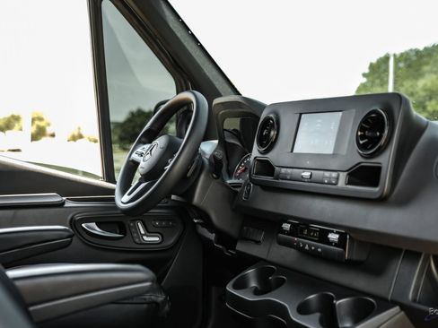 Used 2022 Mercedes-Benz Sprinter 2500 image 43