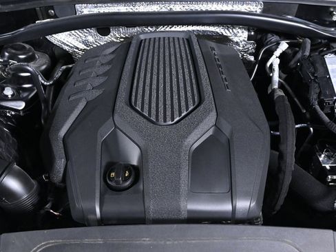 Certified 2024 Porsche Macan AWD/4WD image 26