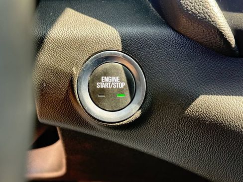 Used 2024 GMC Terrain SLT AWD/4WD image 31