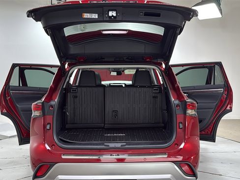 Certified 2025 Toyota Highlander Platinum image 16