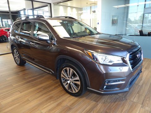 Used 2019 Subaru Ascent Touring w/ Popular Package #2 AWD/4WD image 3