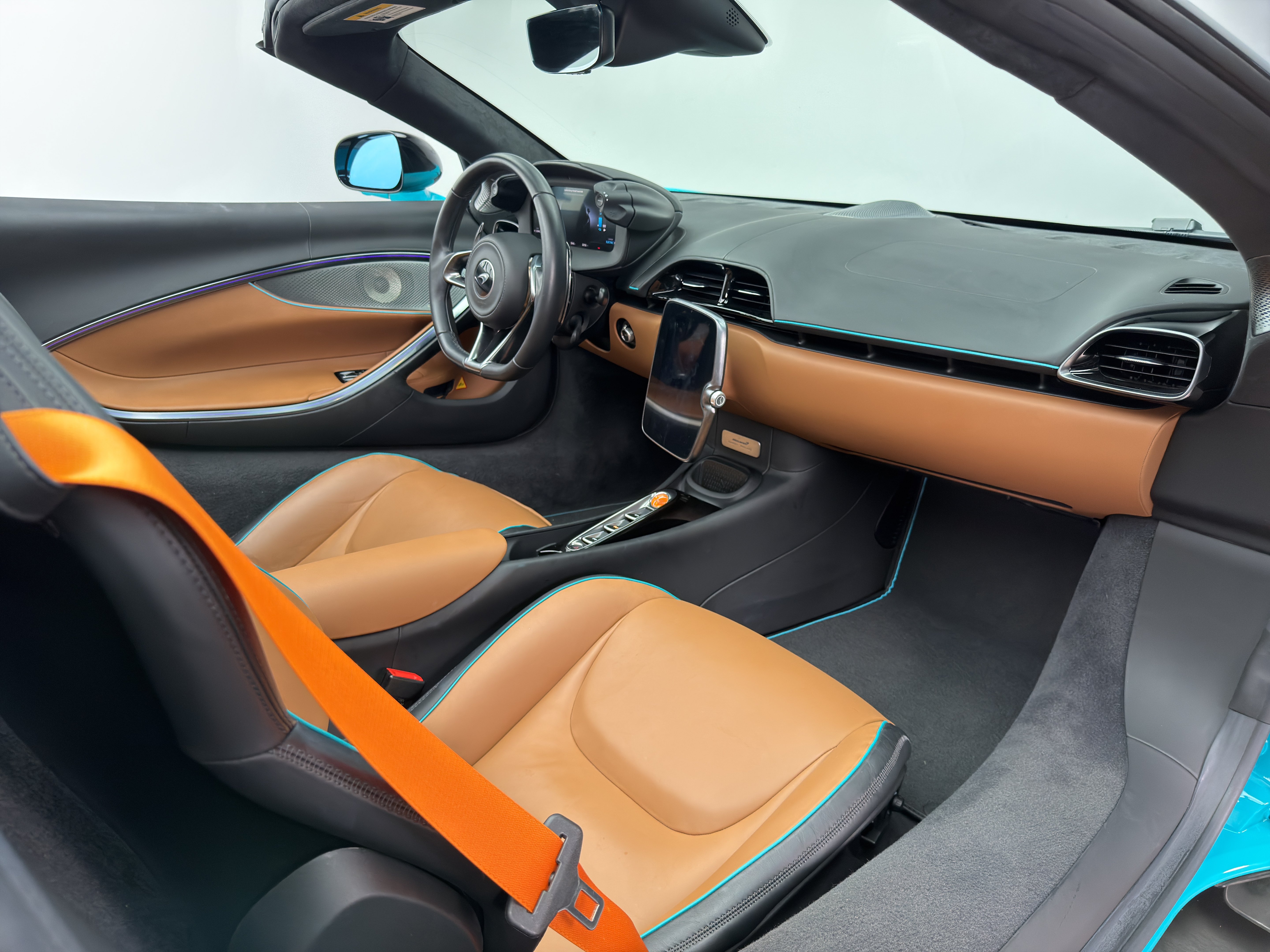 Used 2025 McLaren Artura Spider RWD image 26