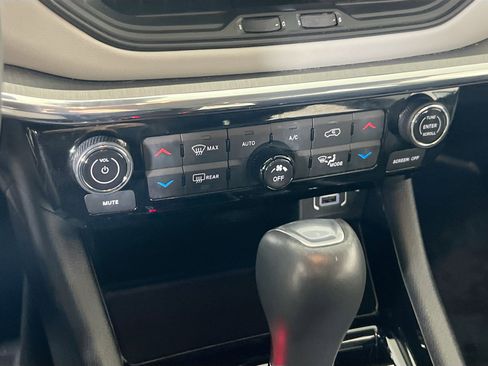 Used 2022 Jeep Compass Limited image 15