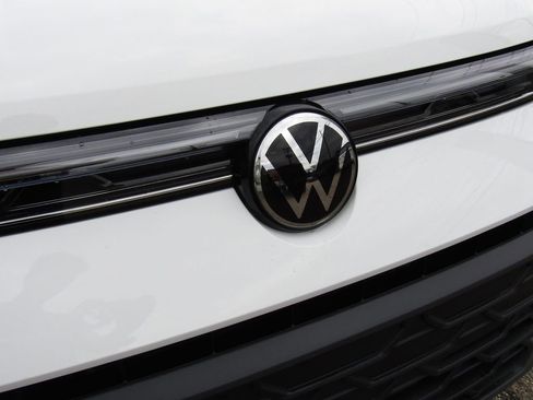 New 2026 Volkswagen Taos SE AWD/4WD image 5