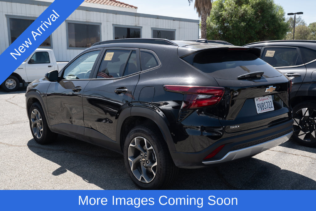 Used 2026 Chevrolet Trax LT FWD image 5