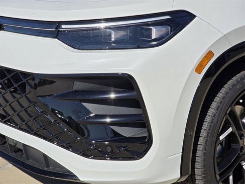 New 2026 Volkswagen Tiguan SE R-Line image 6