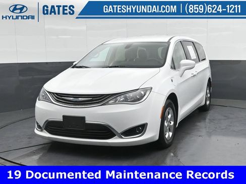 Used 2017 Chrysler Pacifica Touring Plus image 6