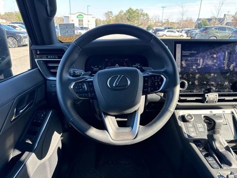 Used 2024 Lexus GX 550 image 11