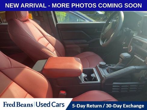 Used 2025 Toyota 4Runner SR5 AWD/4WD image 9