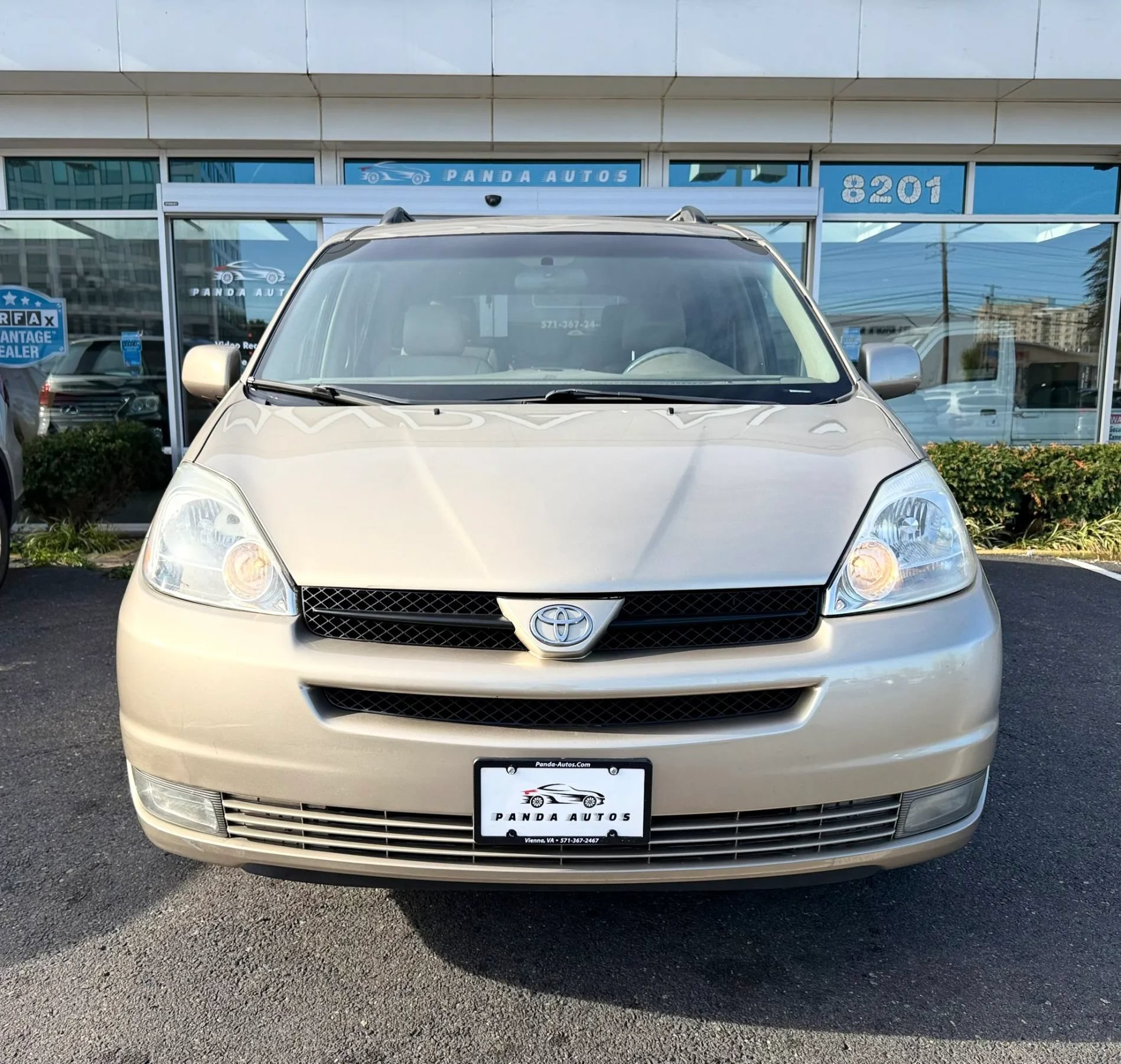 Used 2004 Toyota Sienna XLE w/ XLE Pkg 12 FWD image 2