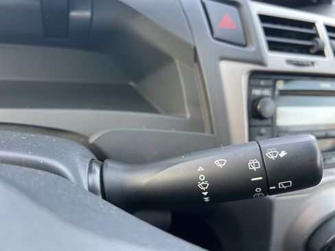 Used 2010 Toyota Yaris 2-Door Hatchback image 27