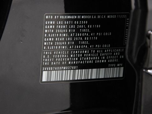 Used 2023 Volkswagen Tiguan SE R-Line image 22