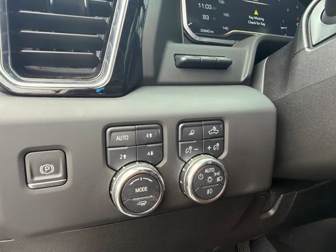 Used 2024 GMC Sierra 2500 Denali Ultimate AWD/4WD image 32